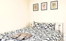 Cozy Private Room With Balcony, 10Mins To Helsinki Center, Free Parking